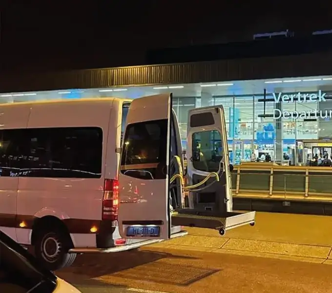 Rolstoeltaxi Schiphol Den Haag